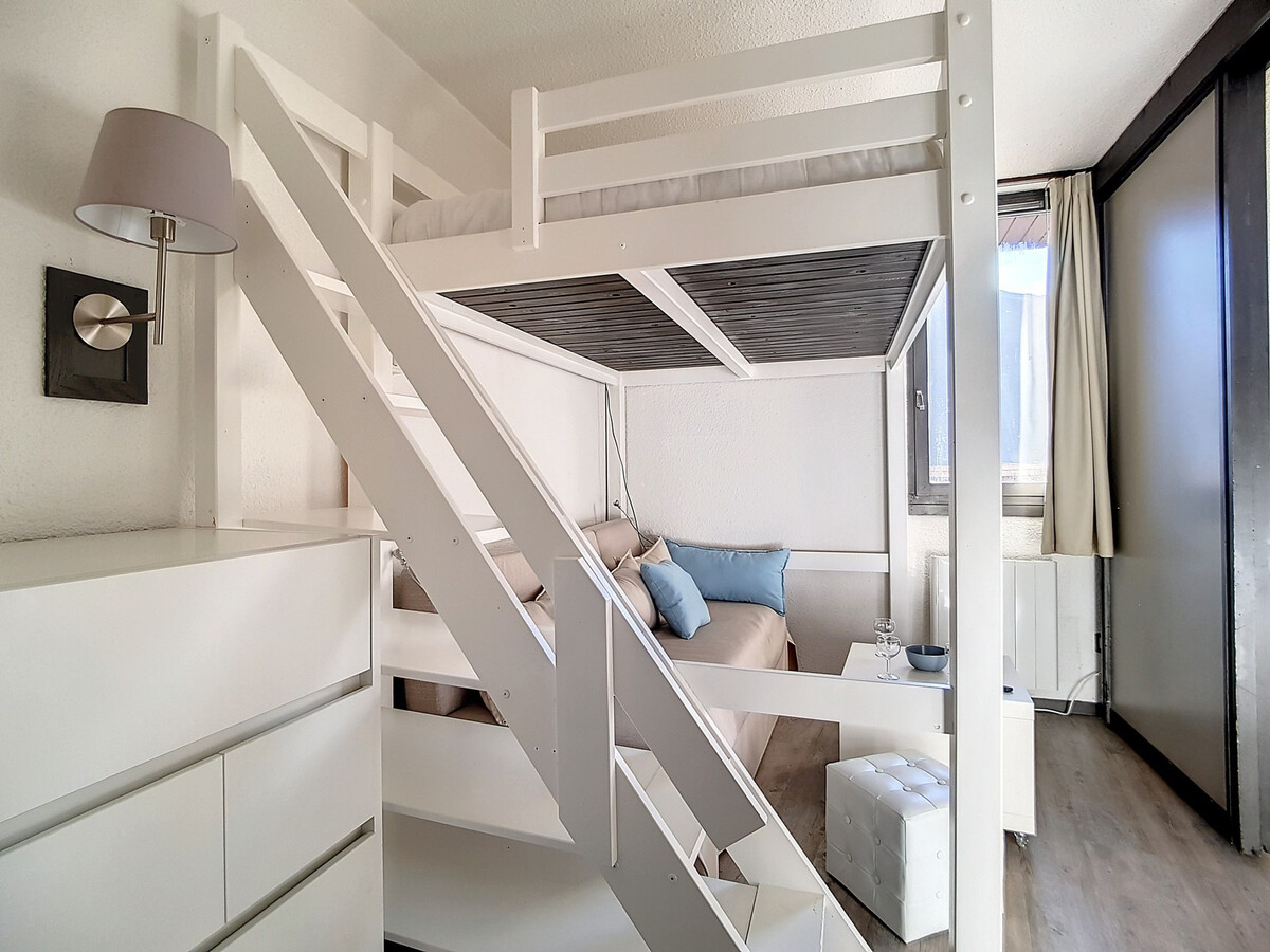 Appartement rénové 2 pièces, balcon, proche pistes - Photo 12