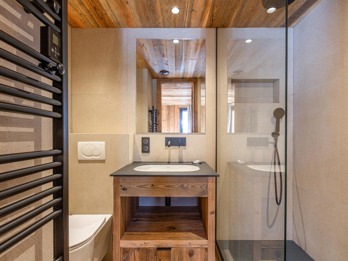 Appartement 4 pièces + studio, terrasse Sud, centre Val-d'Isère - Photo 15