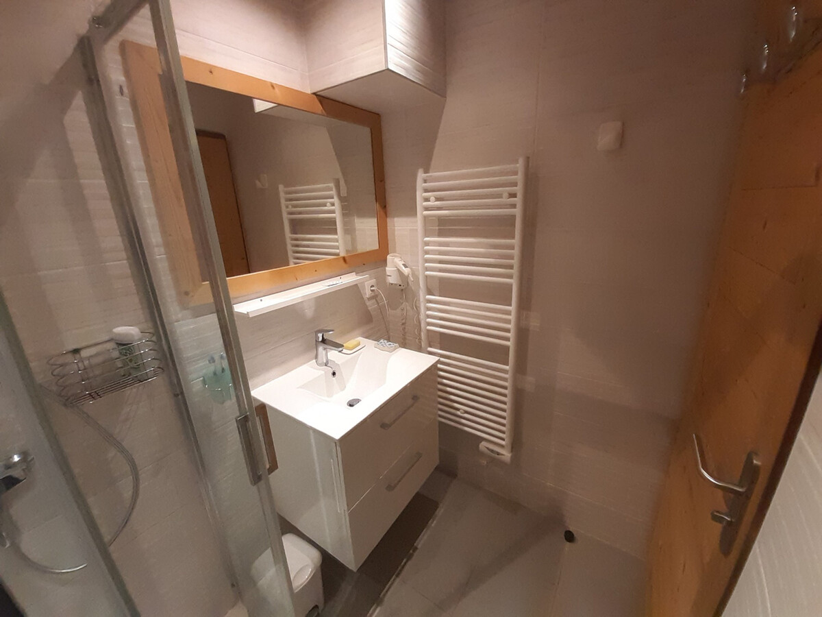 Studio cabine 4 pers. avec balcon sud à La Clusaz - Photo 7
