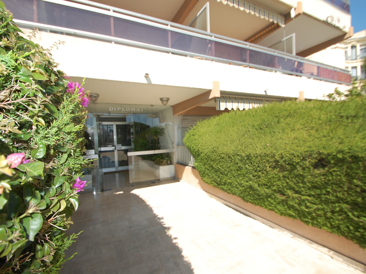 Studio climatisé rénové 30m² à Menton, proche mer - Photo 12