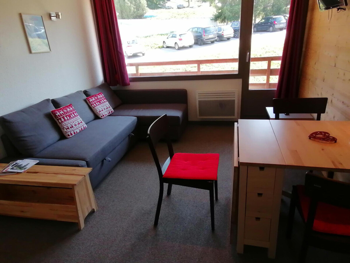 Appartement 27m² rénové, accès direct pistes, balcon sud-est - Photo 2
