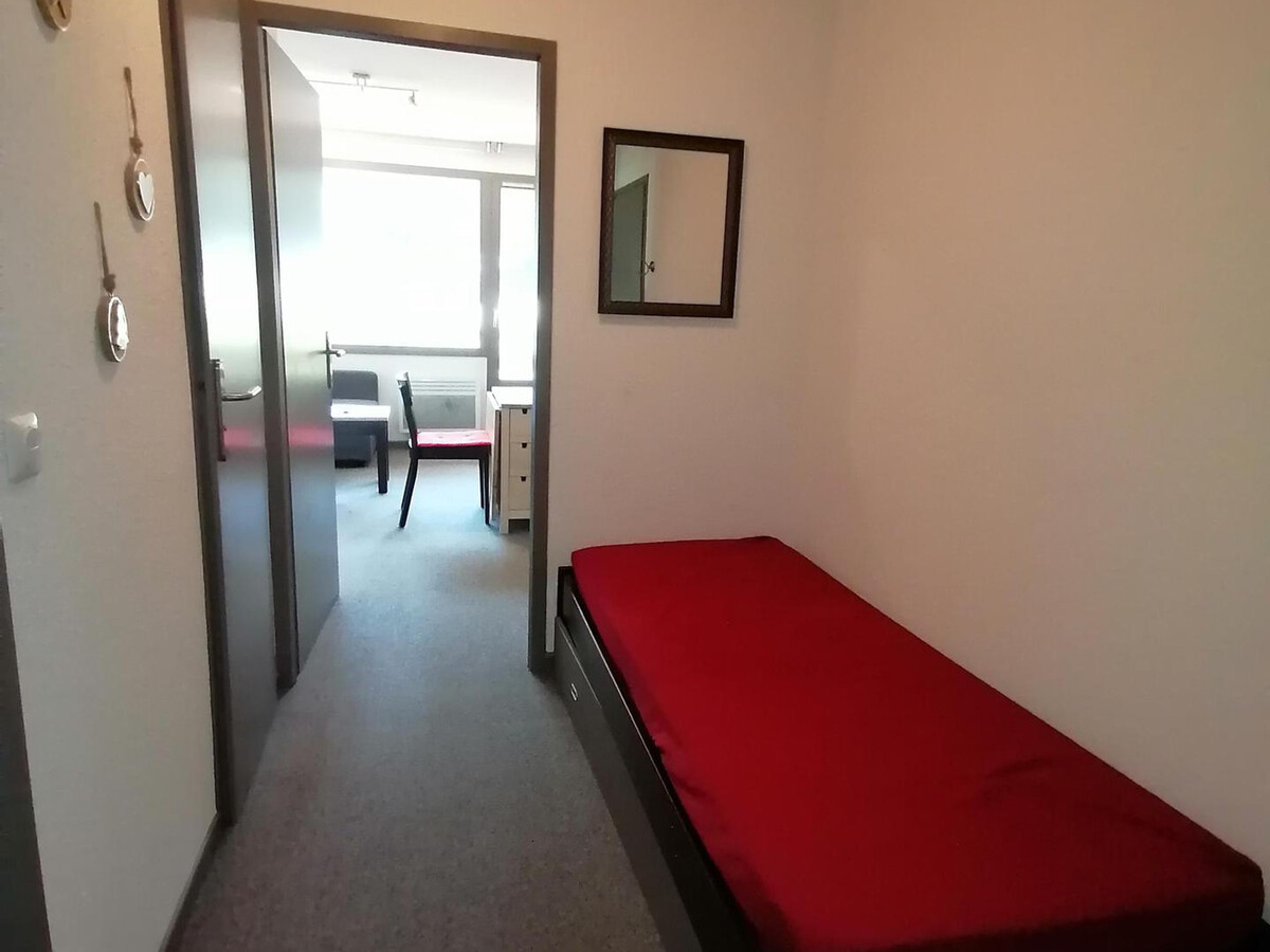 Appartement 27m² rénové, accès direct pistes, balcon sud-est - Photo 4