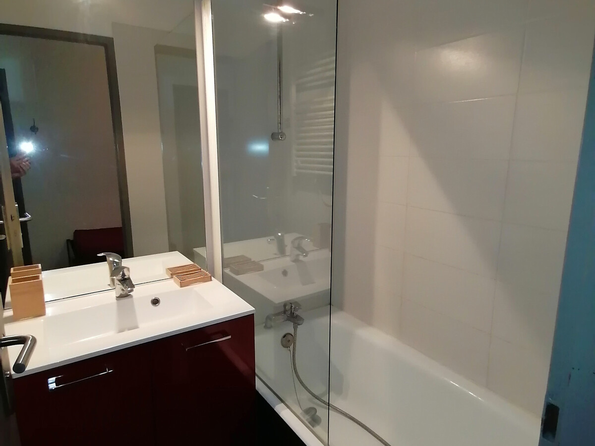 Appartement 27m² rénové, accès direct pistes, balcon sud-est - Photo 8