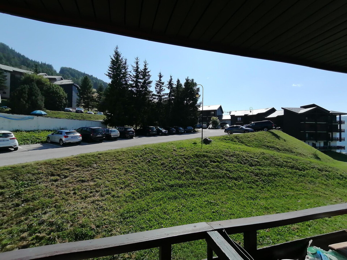 Appartement 27m² rénové, accès direct pistes, balcon sud-est - Photo 12