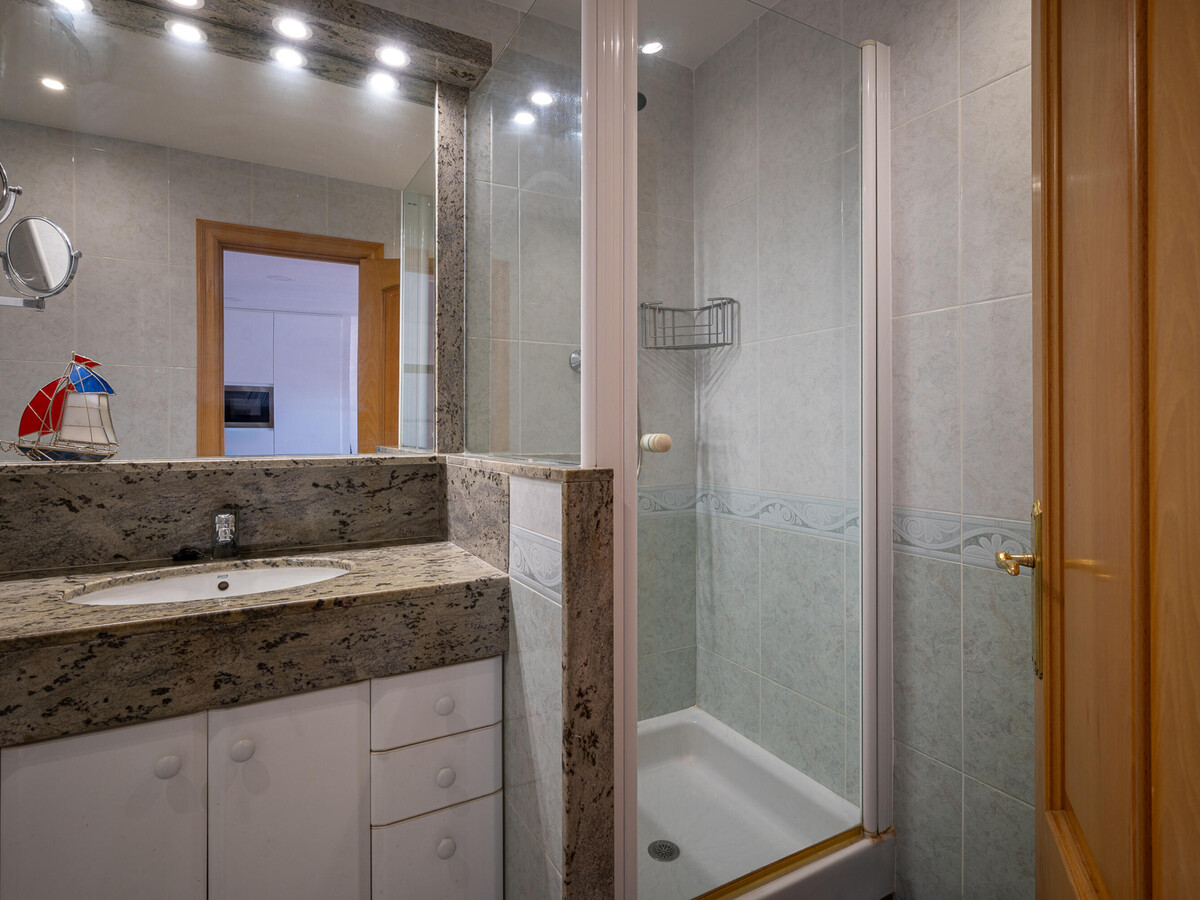 Appartement rénové face plage, piscine à Creixell - Photo 21