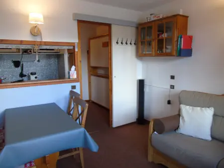 Location appartement à Valfréjus, Studio cosy à 100m des pistes et commerces, balcon, draps inclus, parking gratuit