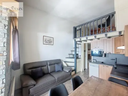 Studio rénové, lumineux avec balcon, près des pistes, parking inclus - Photo 1