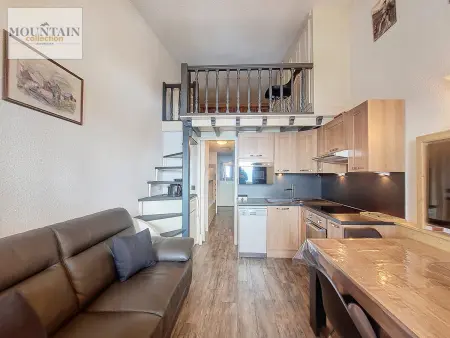 Studio rénové, lumineux avec balcon, près des pistes, parking inclus - Photo 3