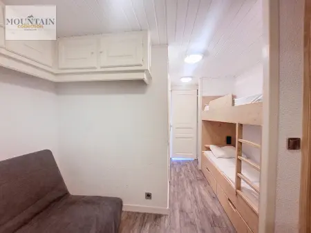 Studio rénové, lumineux avec balcon, près des pistes, parking inclus - Photo 4