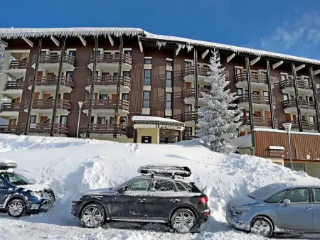 Studio rénové, lumineux avec balcon, près des pistes, parking inclus - Photo 11