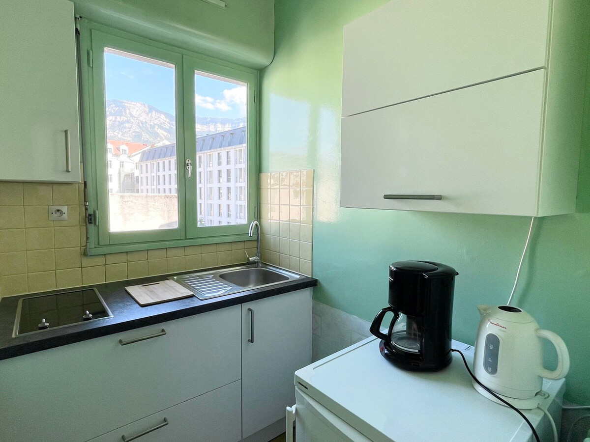 Studio lumineux centre-ville avec balcon et parking couvert - Photo 4