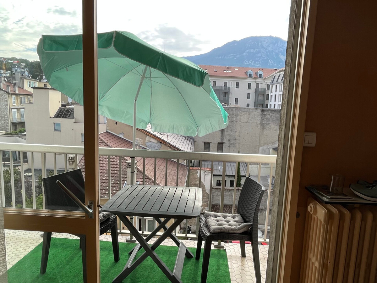 Studio lumineux centre-ville avec balcon et parking couvert - Photo 8