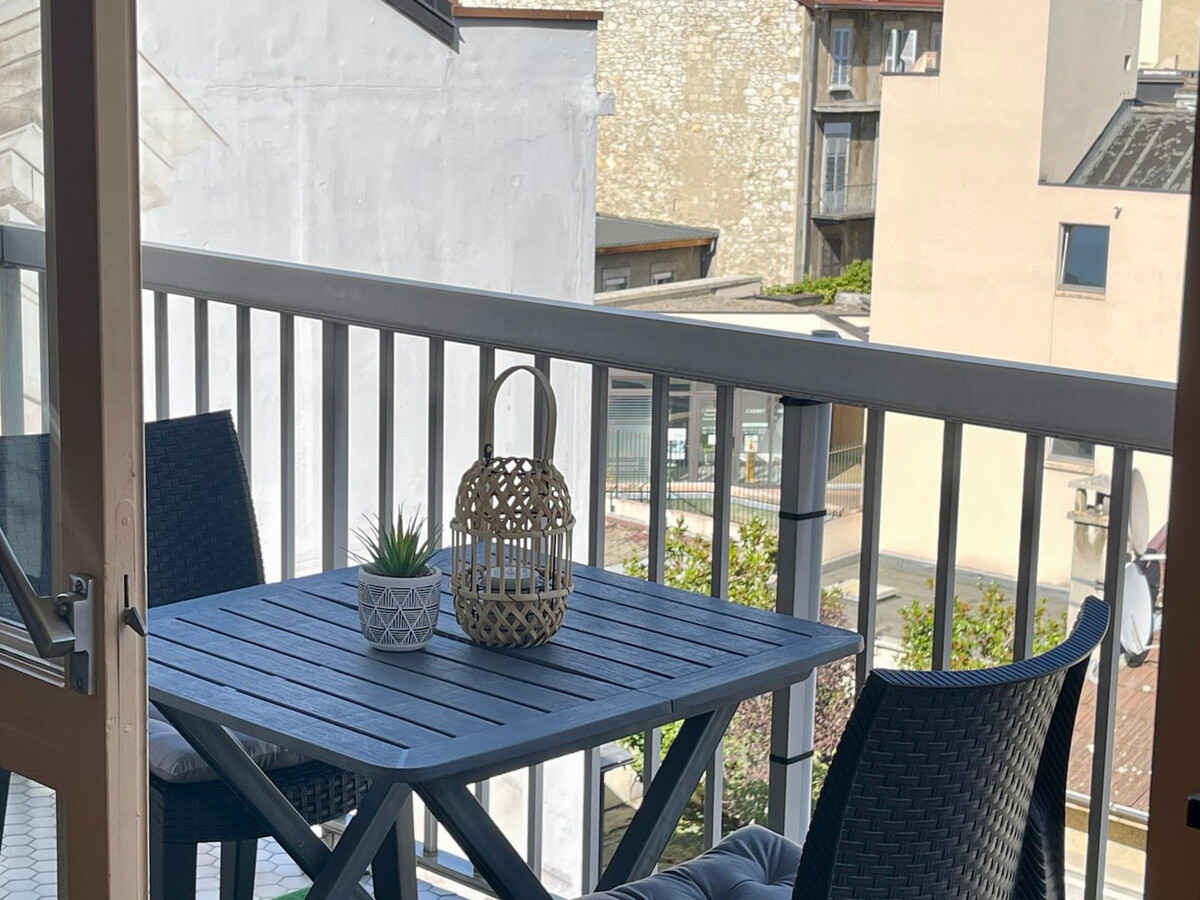 Studio lumineux centre-ville avec balcon et parking couvert - Photo 9