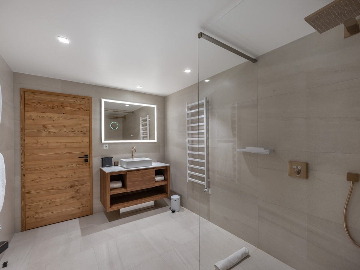 Appartement 151m² ski-in/ski-out, spa et piscine à Courchevel 1850 - Photo 6