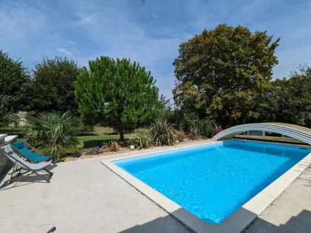Location gite à Salles Lavalette, Maison avec Piscine Privative, Jardin, Billard et Proche des Plus Beaux Villages de France