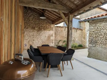 Gîte 8 personnes avec piscine couverte et jardin clos : photo 4