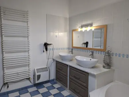 Gîte 8 personnes avec piscine couverte et jardin clos : photo 33