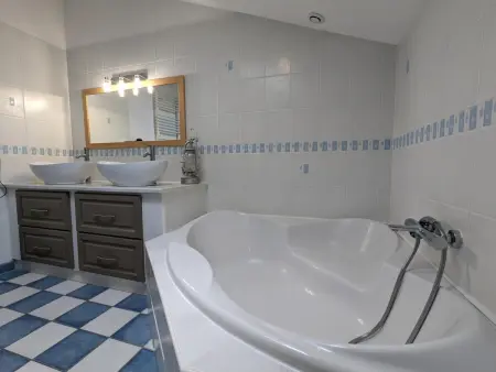 Gîte 8 personnes avec piscine couverte et jardin clos : photo 34