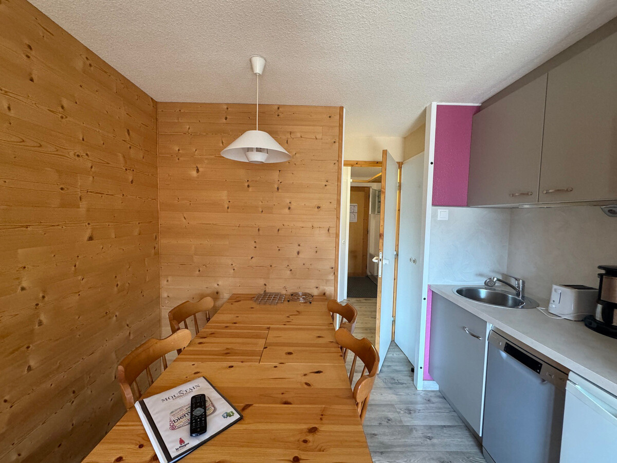 Studio fonctionnel au pied des pistes avec balcon - Photo 3