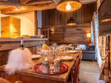 Appartement 81m² Courchevel 1850, balcon, baignoire balnéo : photo 8