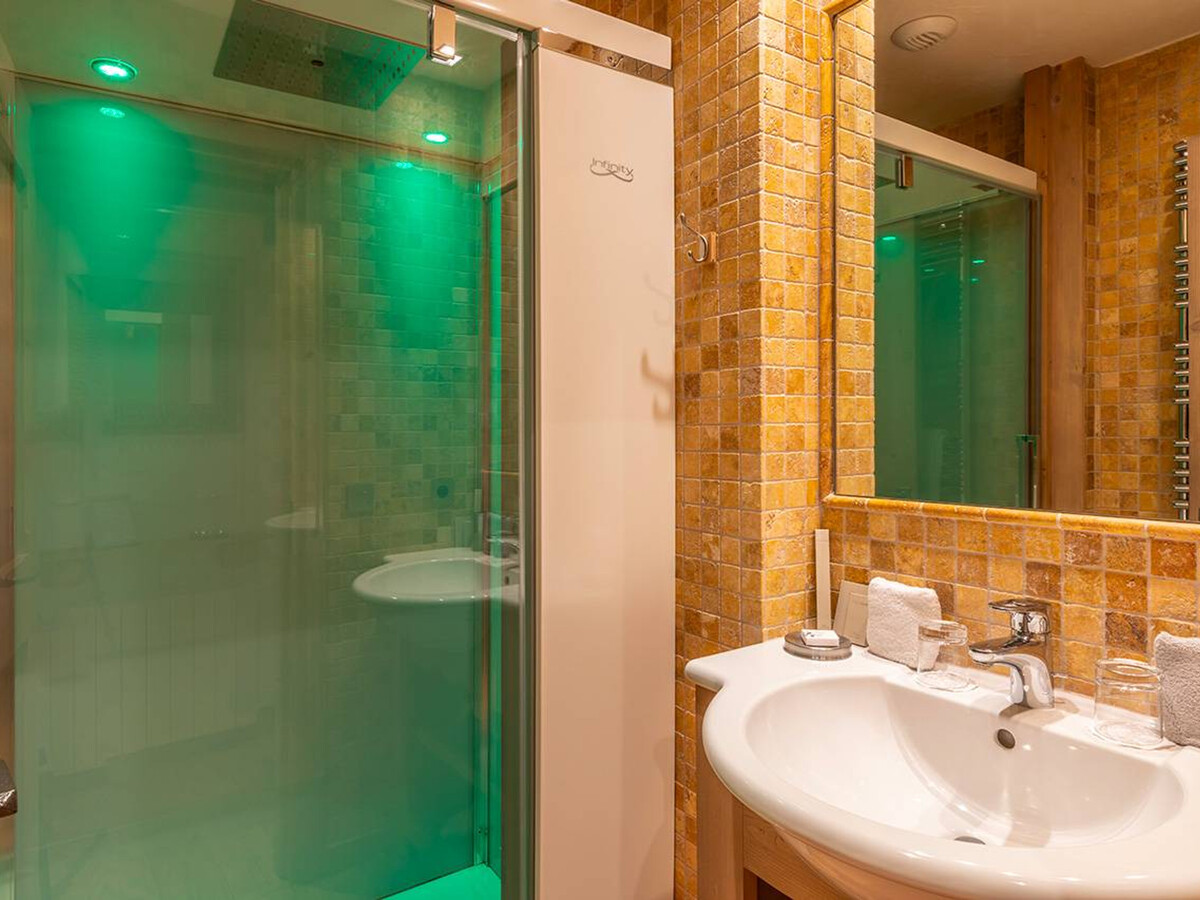 Appartement 73m² au cœur de Courchevel 1850, balcon, hammam - Photo 8