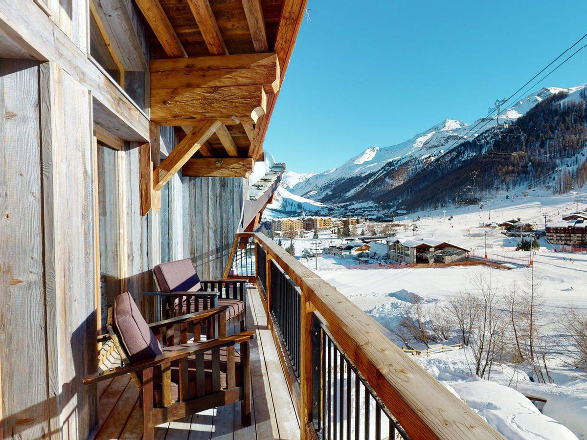 Chalet 450m² skis aux pieds, piscine chauffée, chef à Val-d'Isère - Photo 3