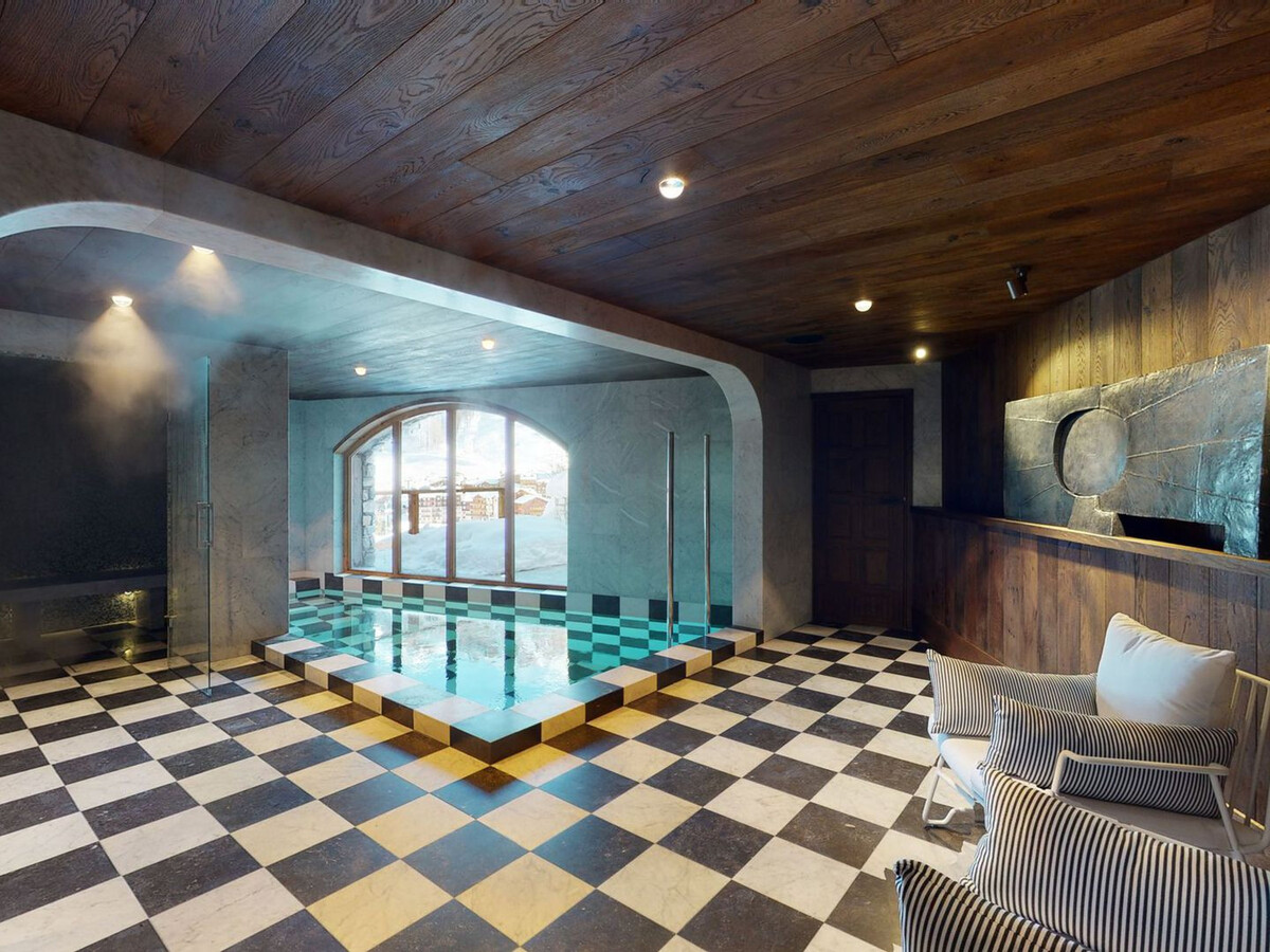 Chalet 450m² skis aux pieds, piscine chauffée, chef à Val-d'Isère - Photo 11