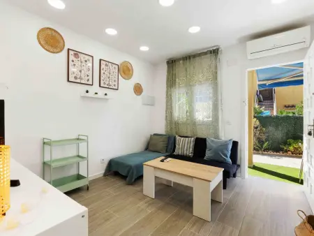 Maison Elena – Torrevieja, piscine à 650 m de la plage : photo 4