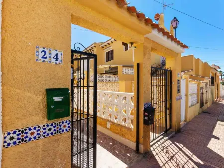 Maison Elena – Torrevieja, piscine à 650 m de la plage : photo 27