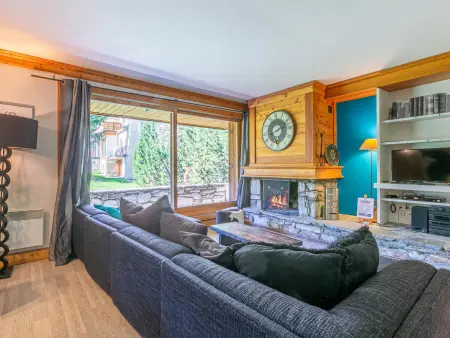 Location appartement à Val d'Isère, Élégant 4 pièces avec terrasse plein Sud, cheminée, parking couvert, au centre proche pistes et commodités