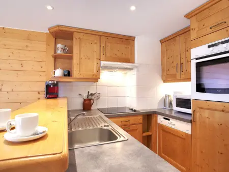 Appartement charme Courchevel 1850, ski aux pieds, parking, WiFi : photo 2
