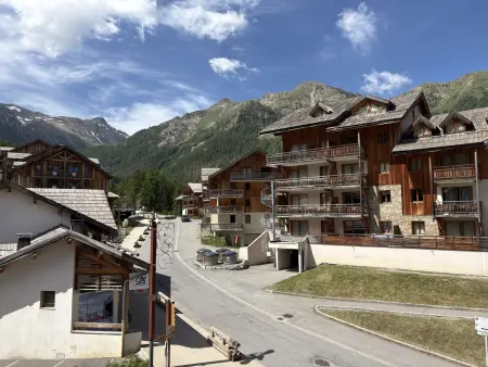 Duplex skis aux pieds, piscine, 8 personnes aux Orres - Photo 13