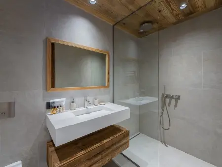 Chalet neuf 360m² piscine sauna à Saint-Martin-de-Belleville : photo 11