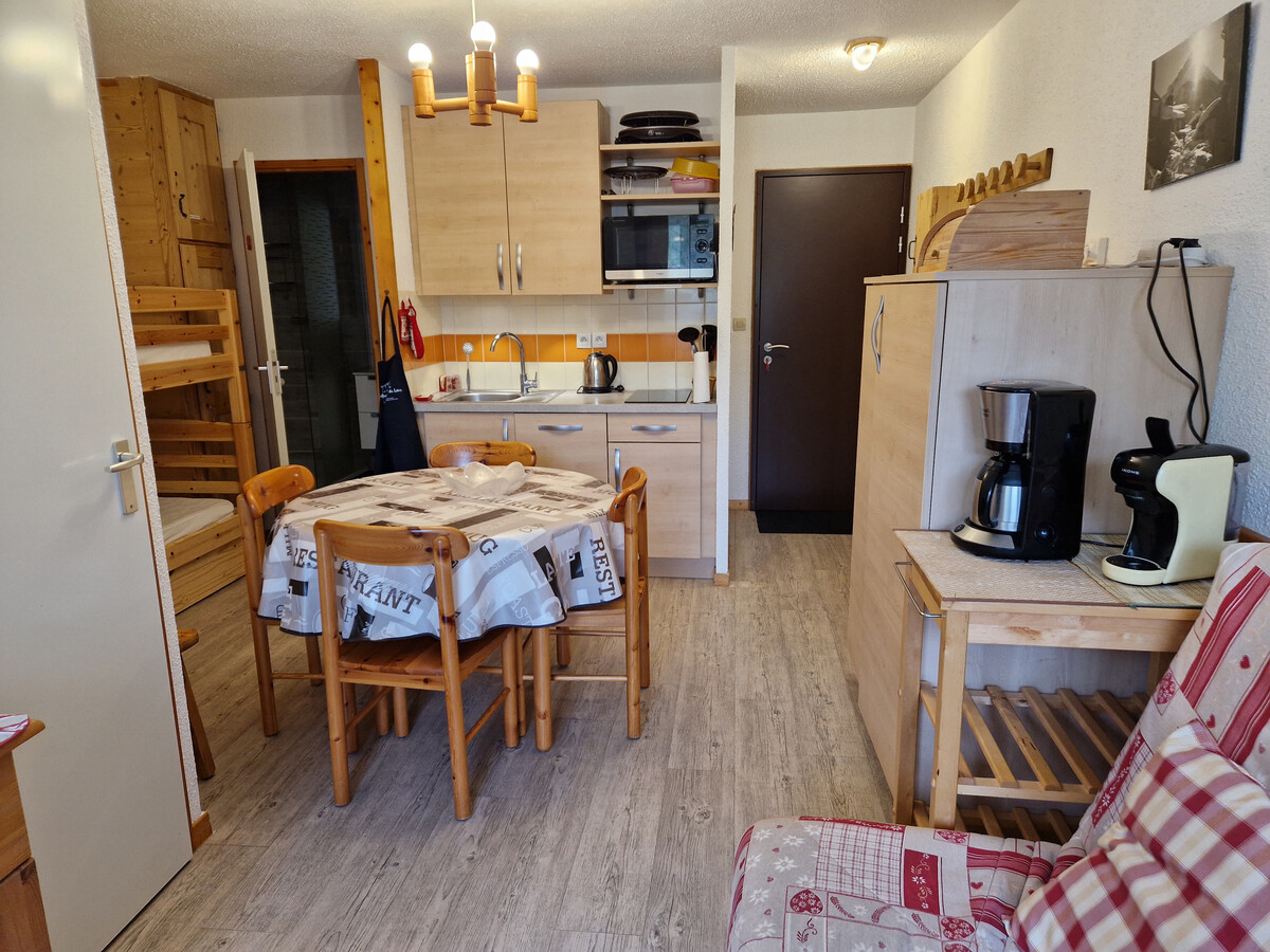 Appartement 28 m² rénové, balcon vue pistes à Montalbert - Photo 2