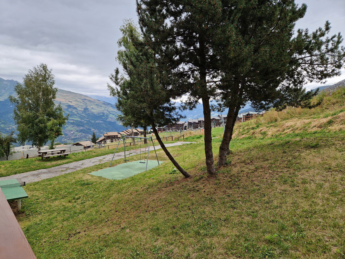 Appartement 28 m² rénové, balcon vue pistes à Montalbert - Photo 7