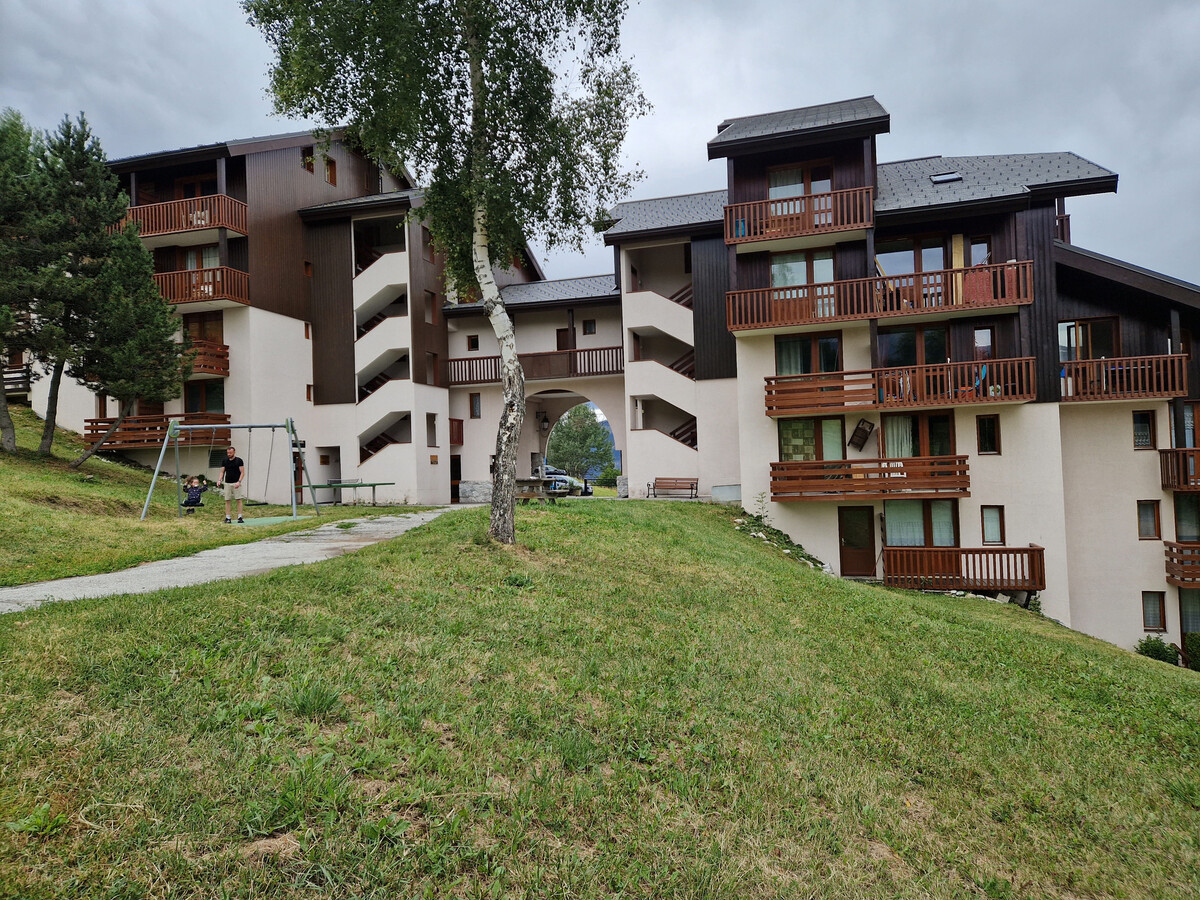 Appartement 28 m² rénové, balcon vue pistes à Montalbert - Photo 9
