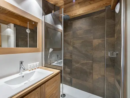 Appartement skis aux pieds à Courchevel avec parking et WIFI : photo 7