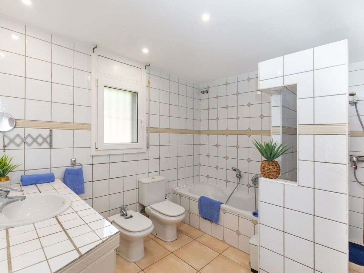 Villa Panorama à Lloret de Mar, vue mer et piscine - Photo 9
