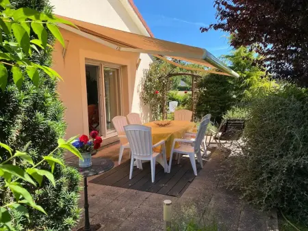 Location gite à Dounoux, Maison Plain-Pied à 10 min dEpinal: Jardin Clos, BBQ, WIFI, Draps et Ménage Inclus