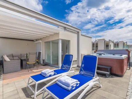 Maison Nika à Malinska : piscine chauffée, 350 m de la mer : photo 3