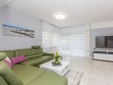 Maison Nika à Malinska : piscine chauffée, 350 m de la mer : photo 6