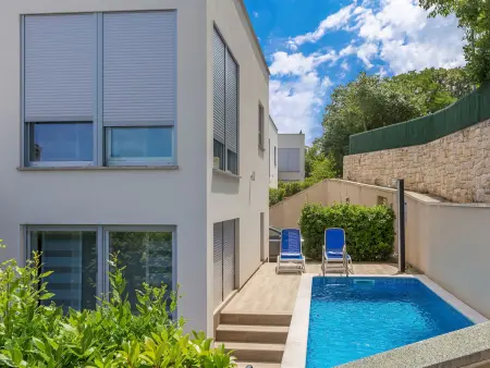 Maison Nika à Malinska : piscine chauffée, 350 m de la mer : photo 15