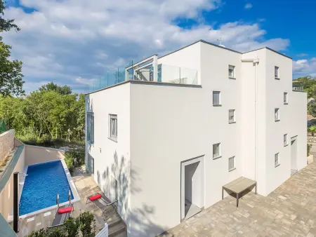 Maison Nika à Malinska : piscine chauffée, 350 m de la mer : photo 16
