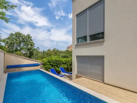 Maison Nika à Malinska : piscine chauffée, 350 m de la mer : photo 25