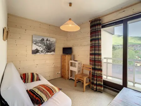 Location appartement à La Toussuire, Charmant studio rénové pour 2 pers, balcon, animaux admis, à 80m des pistes!