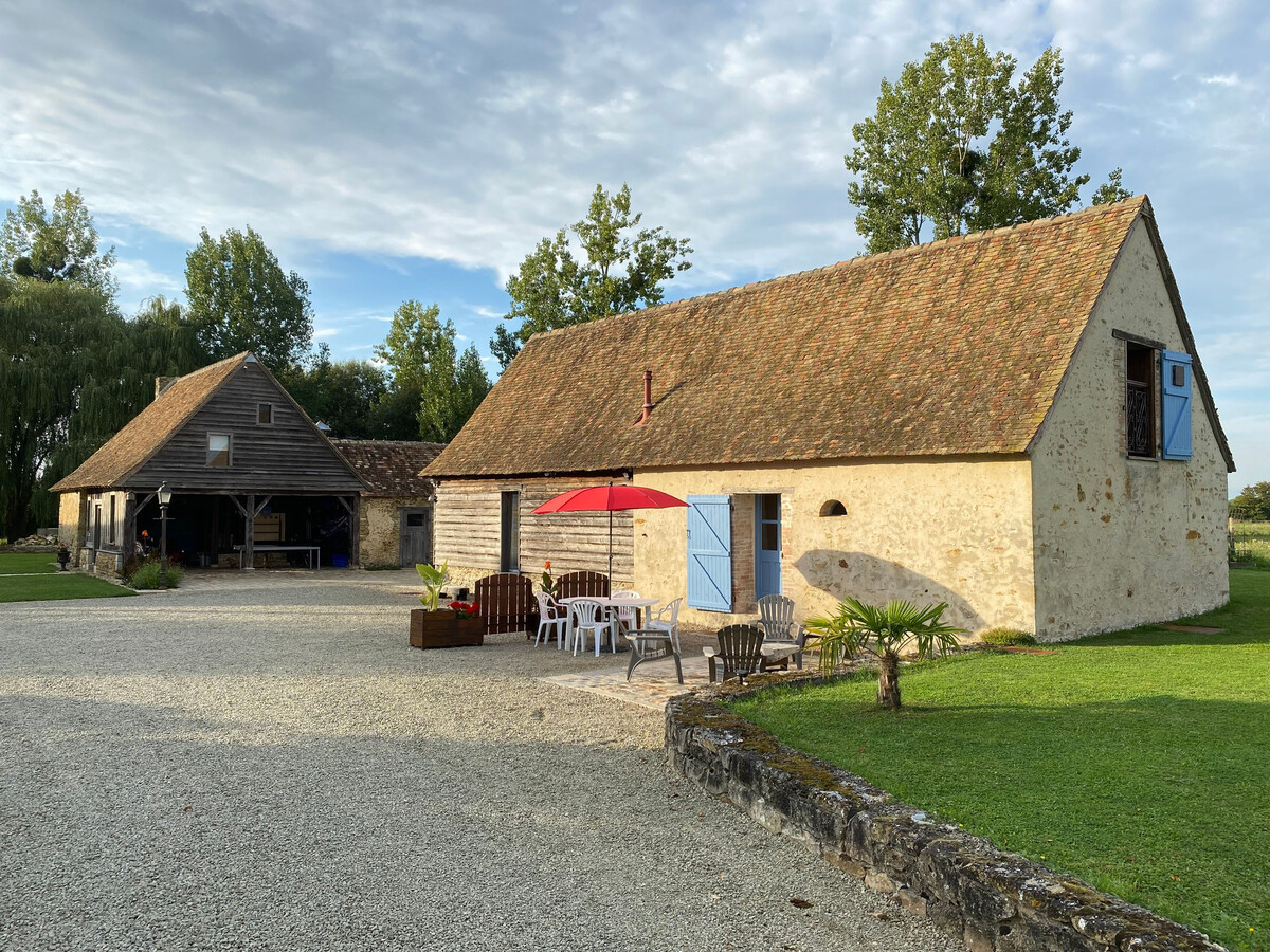 Gîte en bord de rivière à Saint-Mars-sous-Ballon - Photo 2