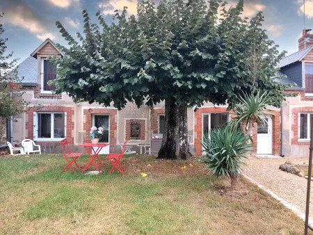 Location gite à Saint Christophe, Charmant gîte au cœur de Saint-Christophe, 6 pers, tout confort, Wi-Fi gratuit, proche châteaux et nature