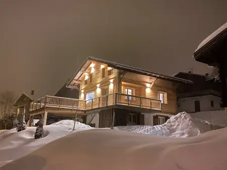 Chalet rénové pour 12 pers., à 100m des pistes, 300m des commerces, terrasses et parking inclus - Photo 1