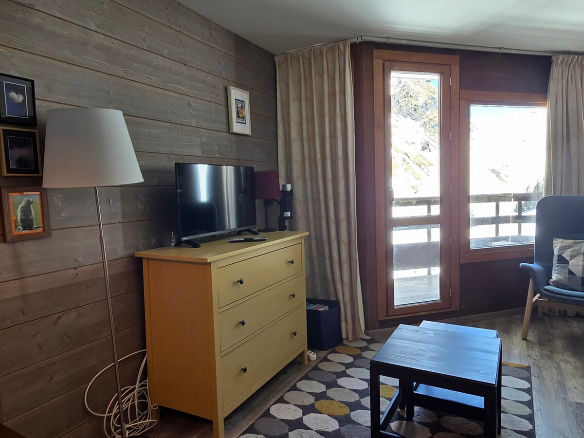 Studio rénové 23m² balcon, accès direct aux pistes - Photo 3