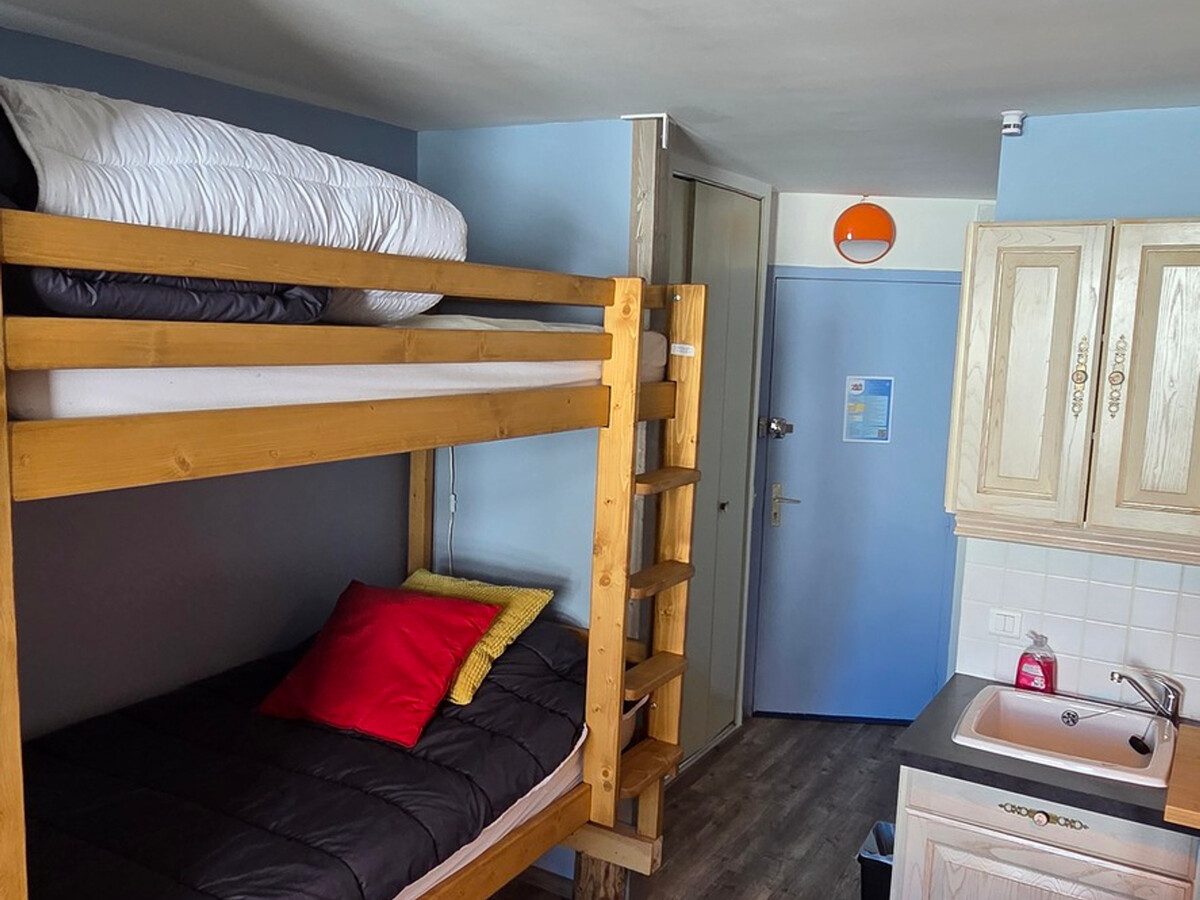 Studio rénové 23m² balcon, accès direct aux pistes - Photo 4